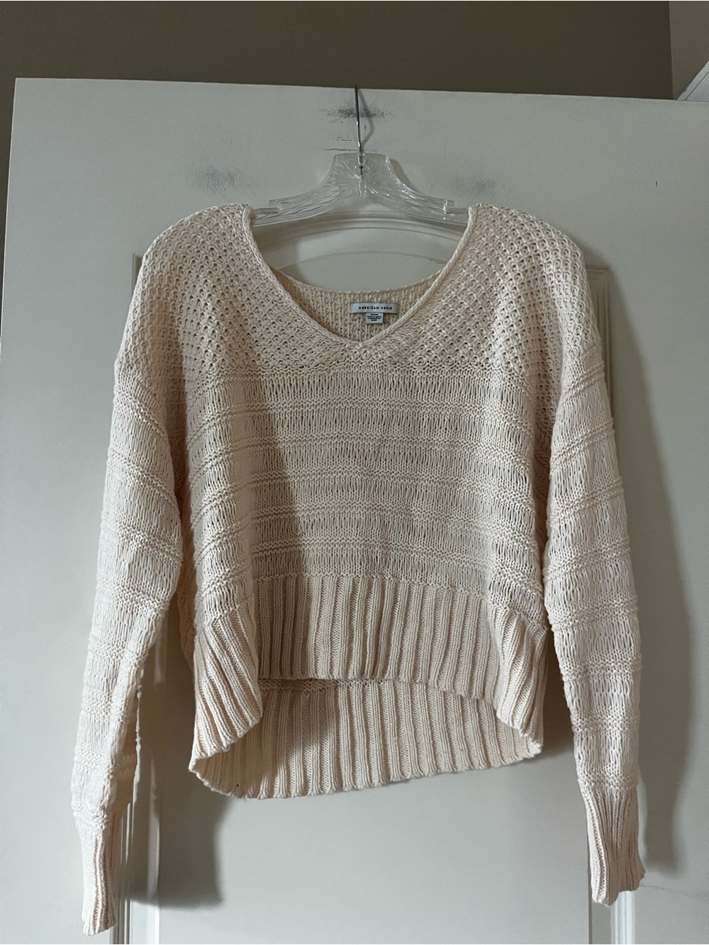 American Eagle 🦅 Cream V-Neck Textured Knit Sweater Women’s Size Medium